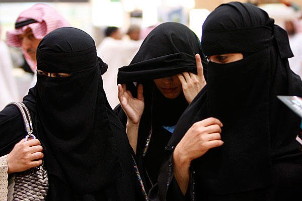 Из-за избытка незамужних в Саудовской Аравии ограничивают размер выкупа за невесту