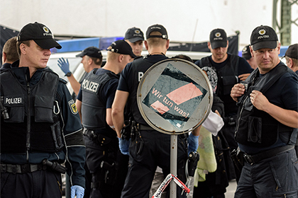 Тела 50 беженцев найдены в грузовике в Австрии