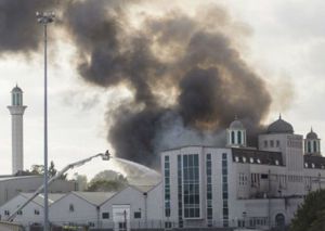 В Лондоне загорелась одна из крупнейших мечетей Европы
