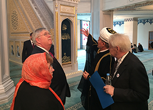 Посол США в России встретился с муфтием Гайнутдином и осмотрел новую Московскую соборную мечеть