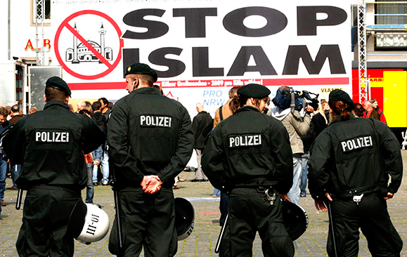 The Guardian: Игра в исламофобию выгодна ИГИЛ