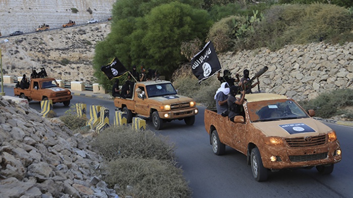 Боевик ИГИЛ: что скрывается за черным флагом?