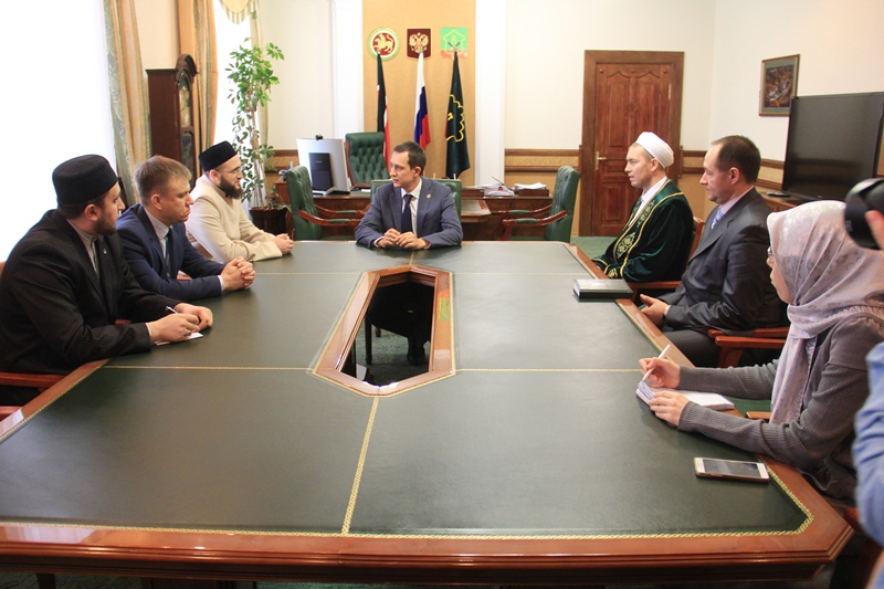 Муфтий Татарстана обсудил с главой Альметьевского  района вопросы взаимодействия муниципального органа с мухтасибатом