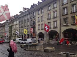 Народная партия Швейцарии хочет запретить школьницам- мусульманкам  покрывать голову