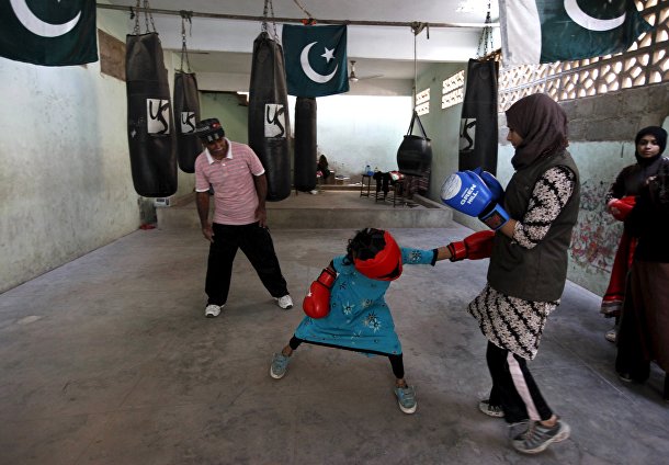 Боксерский зал для девочек в Пакистане