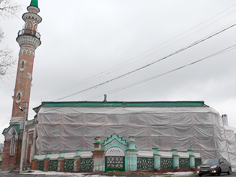 Подробности: реставраторы повредили уникальную кирпичную кладку Азимовской мечети