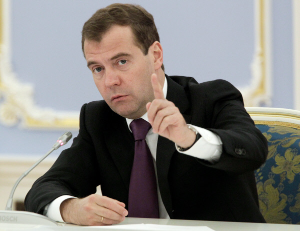 Медведев призвал ужесточить миграционную политику в России