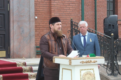 Кадыров подарил автомобили православным священникам