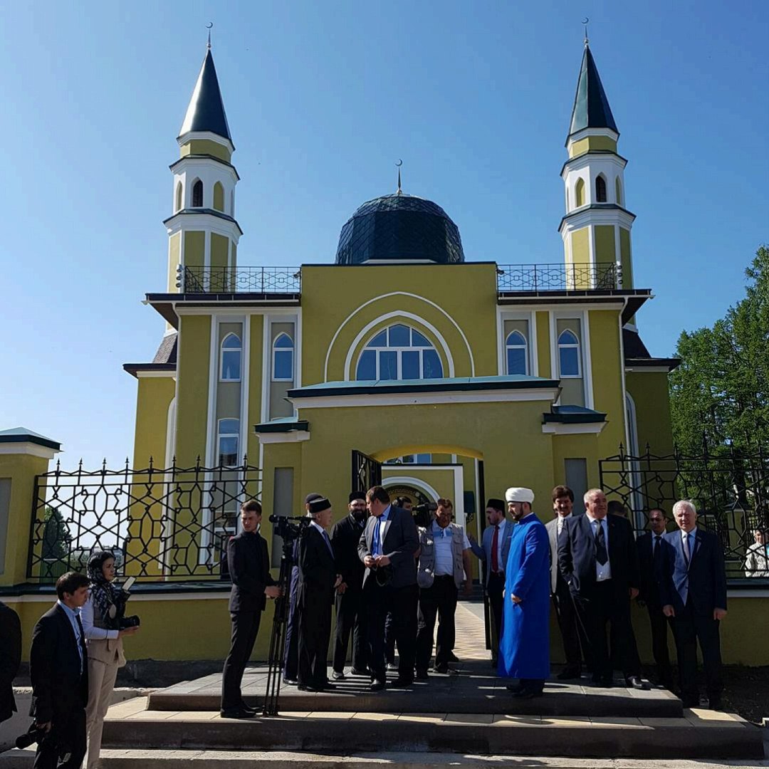 Рустам Минниханов побывал в мемориальной мечети Костромы