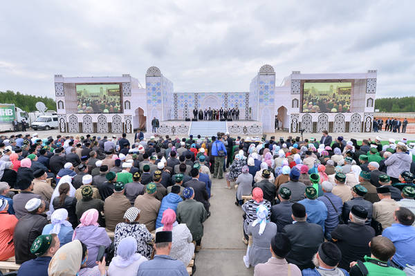 На «Изге Болгар жыены» приехали 50 000 мусульман