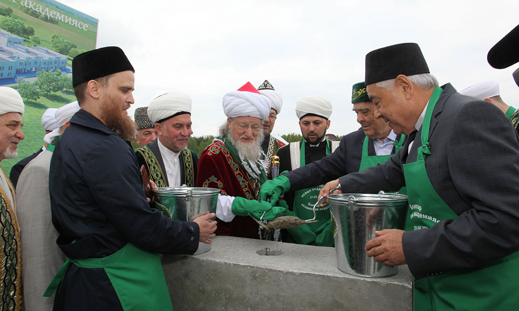 Чиновники и имамы закладывают послание потомкам в Болгаре