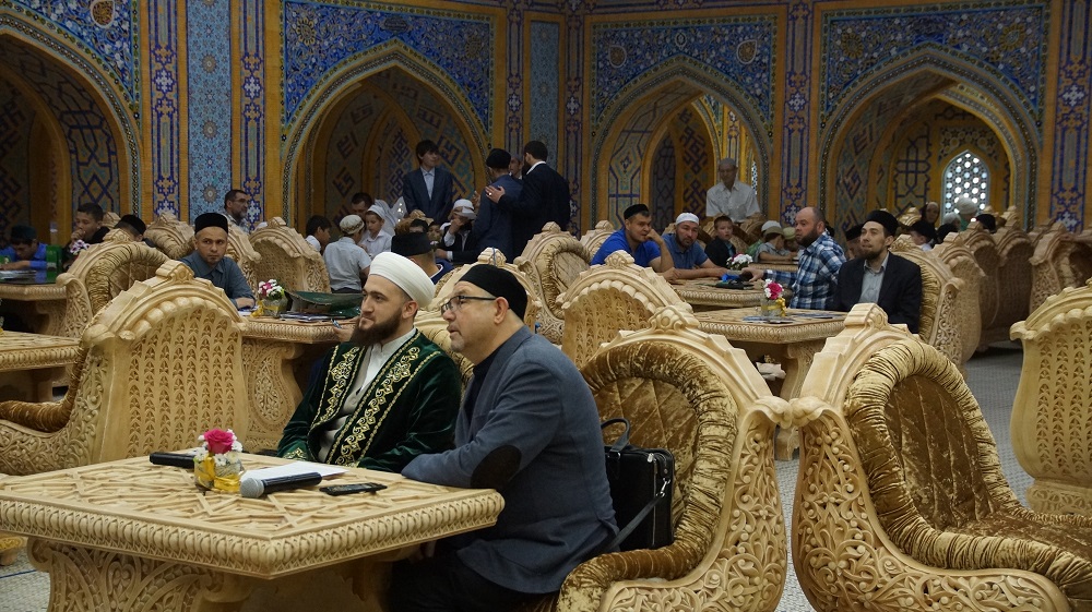На открытии халяль-ресторана в Казани устроили конкурс чтецов Корана