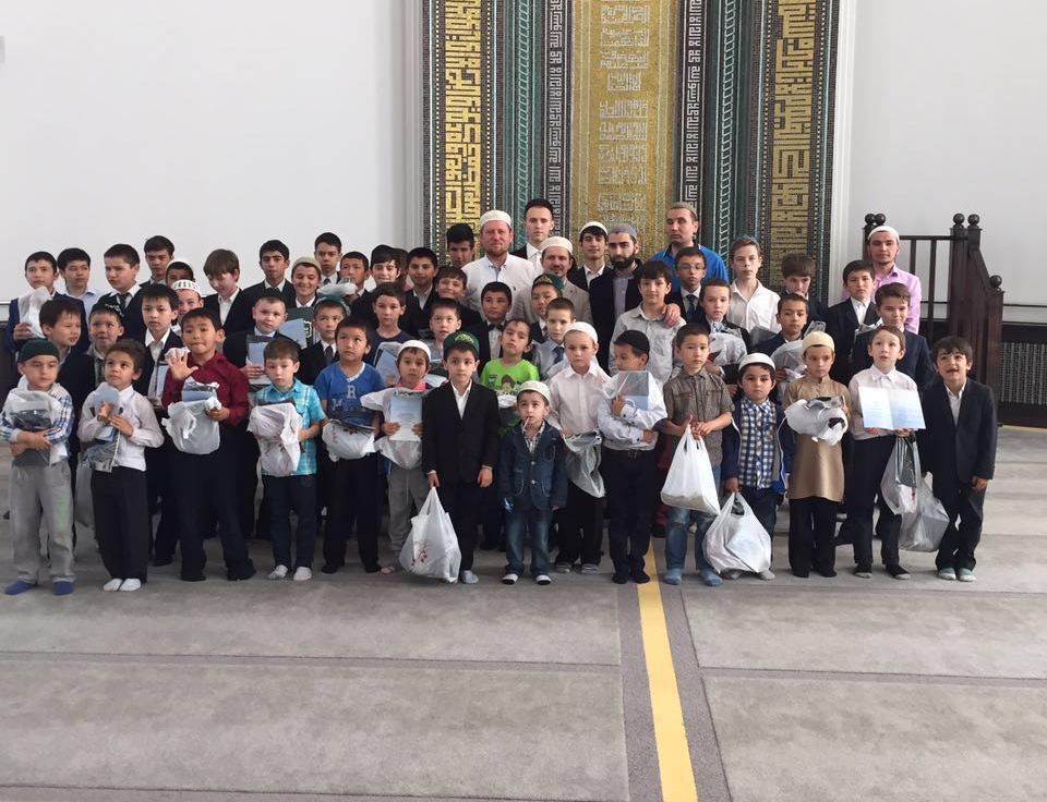 Мечеть «Ярдэм» выдала сертификаты 68 ученикам, изучающим Коран