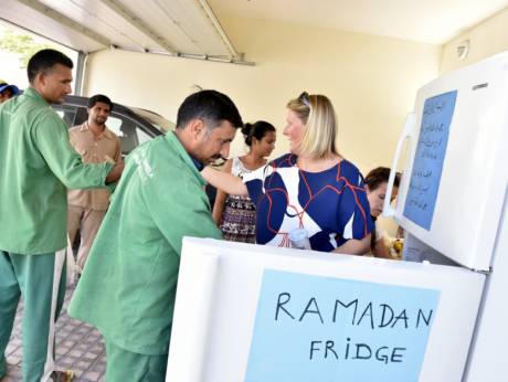 В Дубае появились «холодильники Рамадана» с бесплатными продуктами