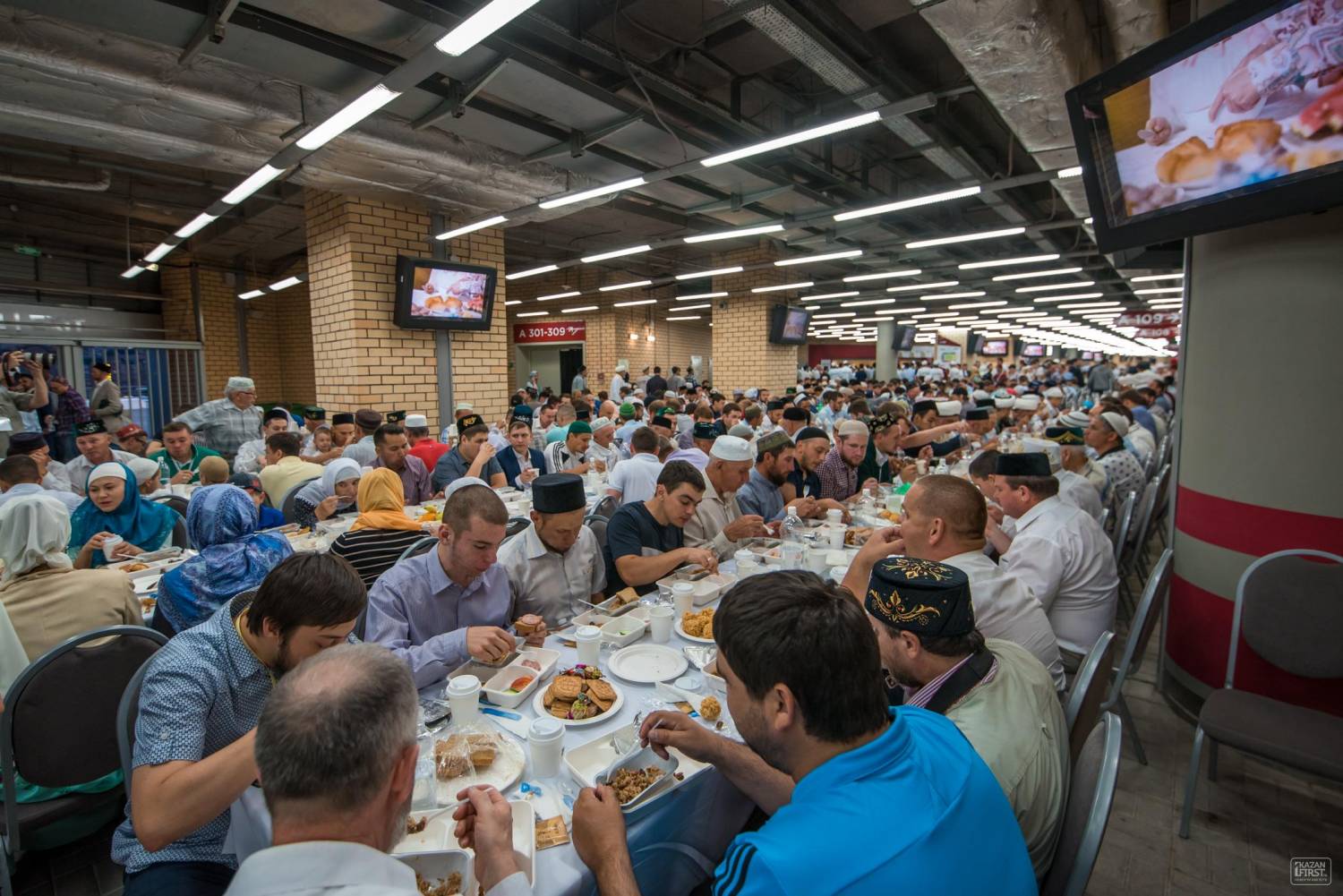Ежедневно ифтары в мечетях Казани посещают более 5000 человек