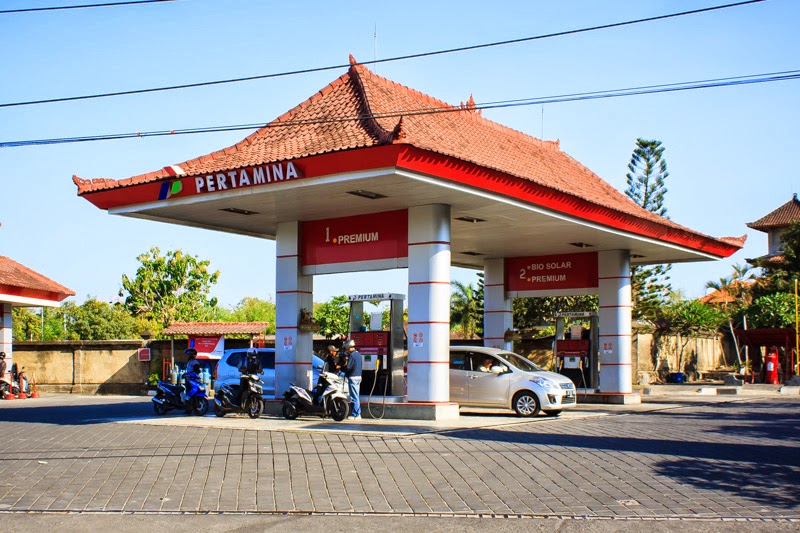 Прочитавшим суры из Корана водителям в Индонезии дарят 2 литра бензина