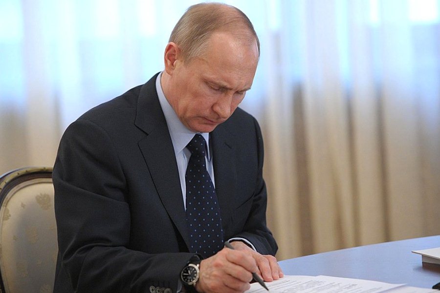 Владимир Путин подписал «пакет Яровой»