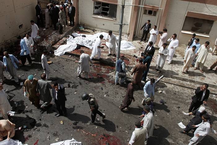 В результате взрыва в Пакистане погибли более 70 человек
