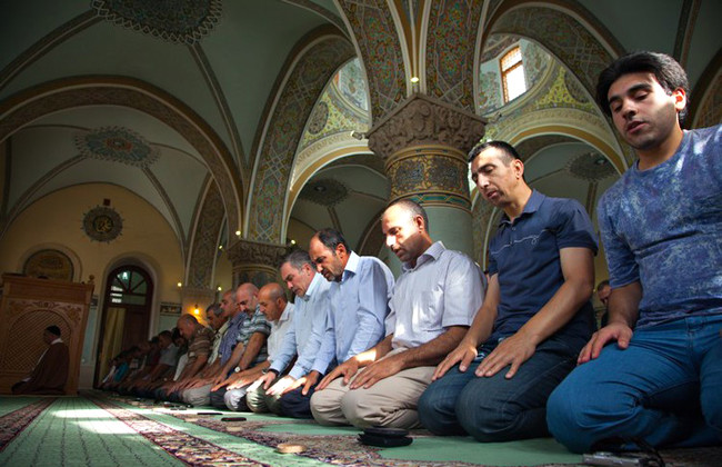 В Азербайджане за проповедями имамов будут следить через Skype