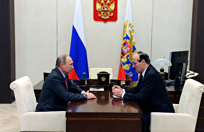 Путин обсудил с главой Дагестана ситуацию с массовыми отравлениями