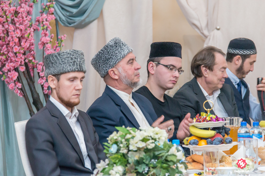 Гости почтили память советских имамов