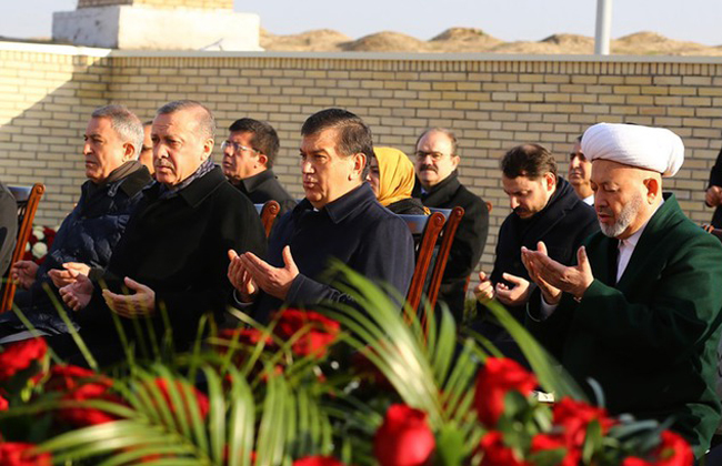 Эрдоган посетил могилу Ислама Каримова