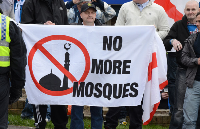 В Англии прошла акция протеста против строительства мечети