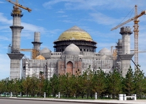 Назарбаев посетил строящуюся Соборную мечеть Астаны