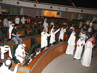 Кувейтские оппозиционеры добровольно явились в полицию