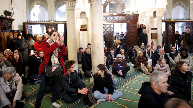 Мечеть во Франции стала предметом интереса туристов-немусульман