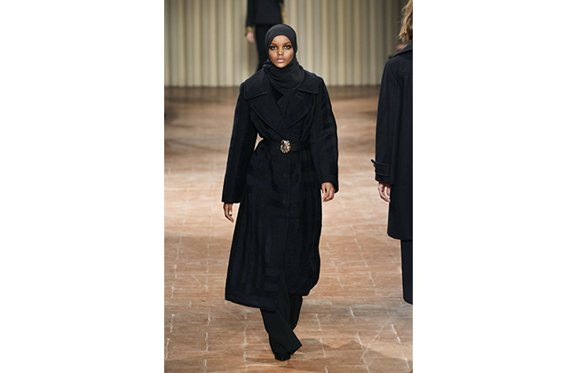 На Миланской неделе моды модель вышла в хиджабе