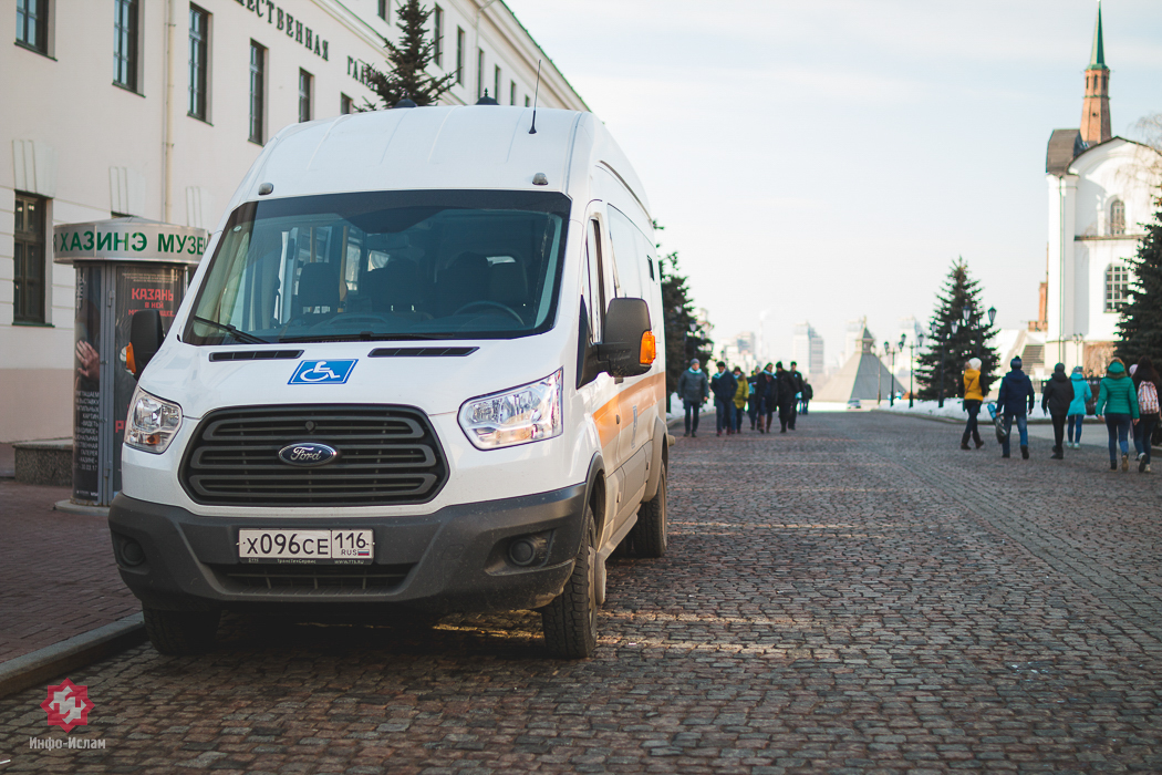 Автобус для транспортировки людей с ограниченными возможностями