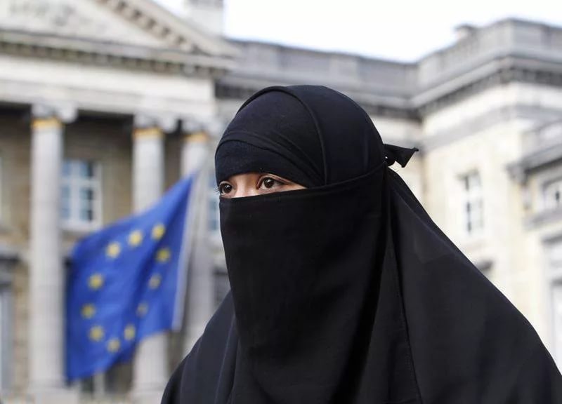 Суд ЕС разрешил работодателям запретить ношение хиджабов