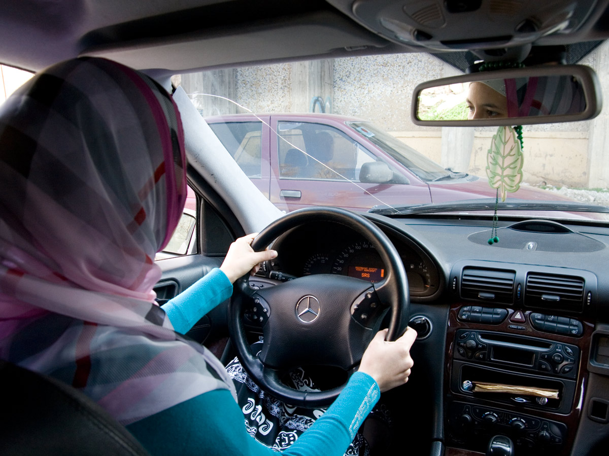 Мусульманки Крыма отстаивают право фотографироваться на водительское удостоверение в платке