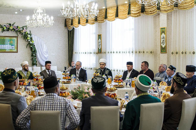 В мечети «Ярдэм» прошла встреча Самигуллина с имамами Кировского и Московского районов