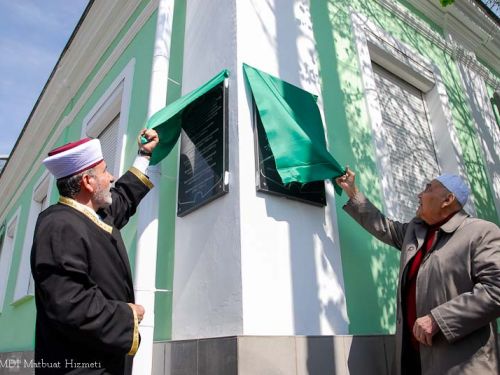 В Крыму открыли  мемориальные доски первому муфтию мусульман Крыма