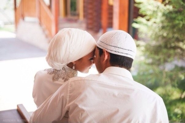 Новобрачные на мусульманской свадьбе