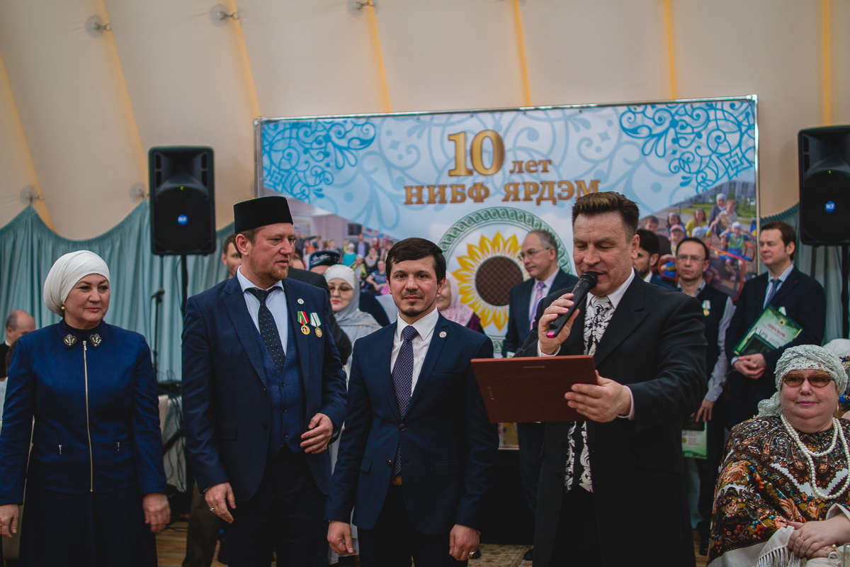 президент фонда Ильгам Исмагилов и вице-президент фонда Малика ханум Гельмутдинова президент фонда Ильгам Исмагилов и вице-президент фонда Малика ханум Гельмутдинова