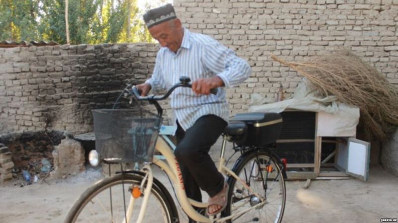 75-летний пенсионер отправился в Хадж на велосипеде