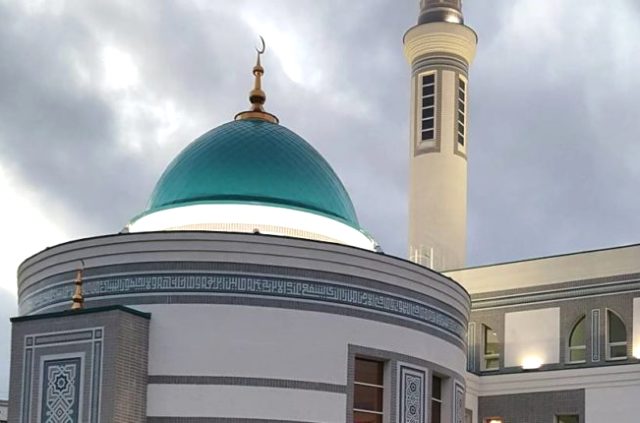 Компания Unilever накормит нуждающихся мусульман в мечети «Ярдэм» пловом