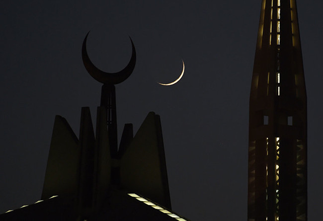 Первая луна Рамадана взошла над мечетью Фейсала