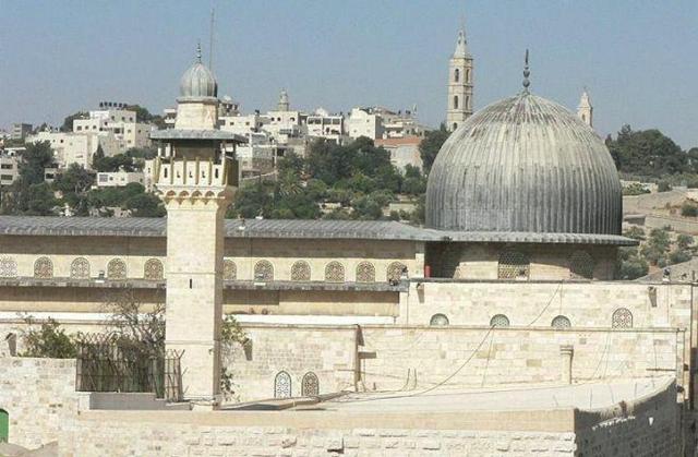Впервые за 800 лет мусульман не пускали в «мечеть Аль-Акса»