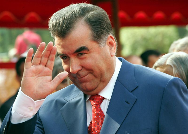 Президент Таджикистана призвал граждан страны не носить бороду и хиджаб
