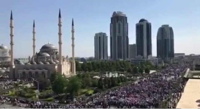 Более миллиона человек собрались на митинг в Грозном