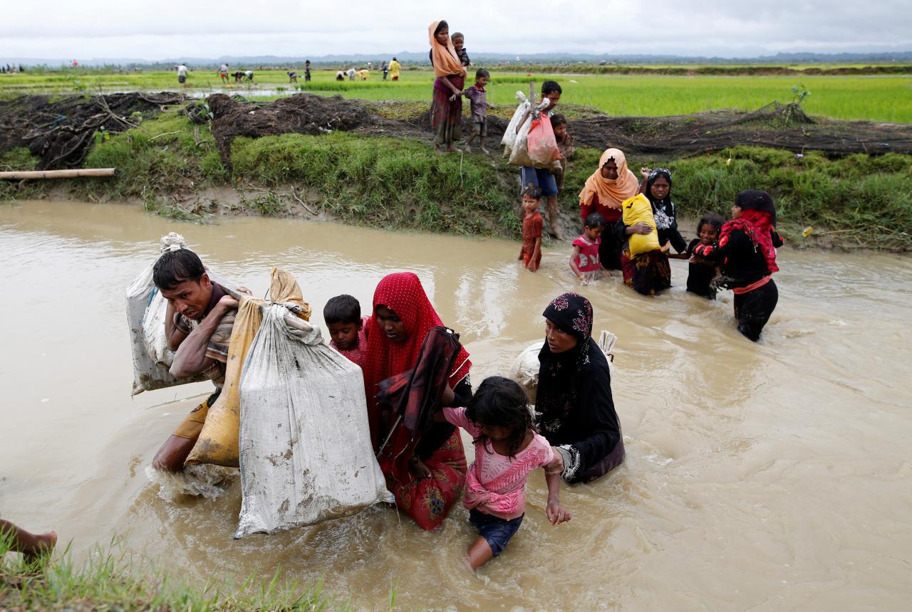Мусульмане Мьянмы спасаются бегством чтобы не быть убитыми