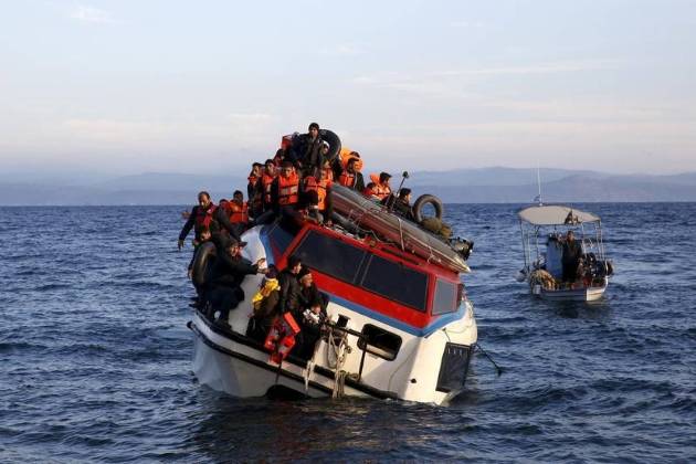 В Турции затонуло судно с беженцами