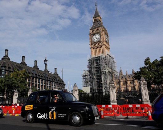 Садик Хан запрещает такси Uber в Лондоне