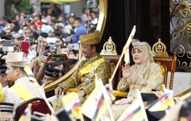 Султан Брунея отметил 50-летие своего пребывания на троне