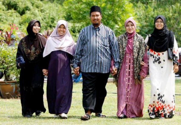 В Индонезии выступили против приложения для поиска второй жены
