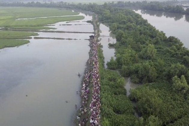 Новая волна беженцев из Мьянмы насчитывает десятки тысяч людей